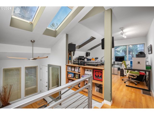 1060 UPPER DEVON Ln, Lake Oswego, OR 97034