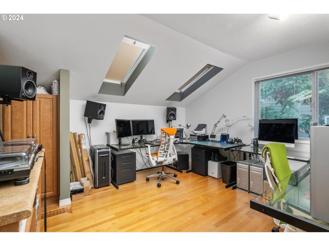 1060 UPPER DEVON Ln, Lake Oswego, OR 97034