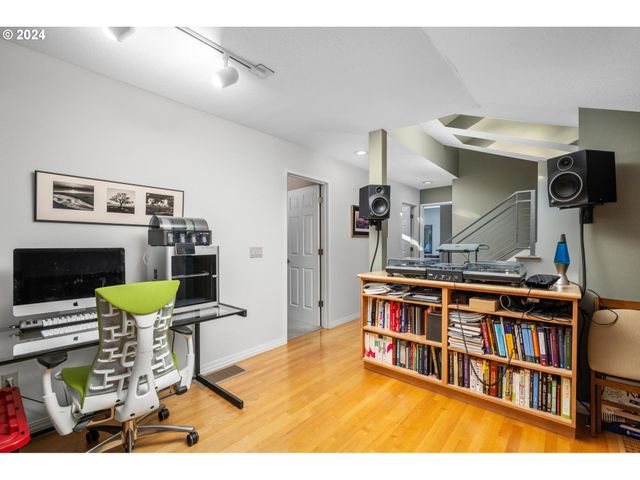 1060 UPPER DEVON Ln, Lake Oswego, OR 97034