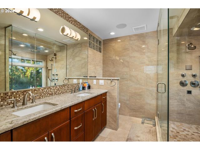 1060 UPPER DEVON Ln, Lake Oswego, OR 97034