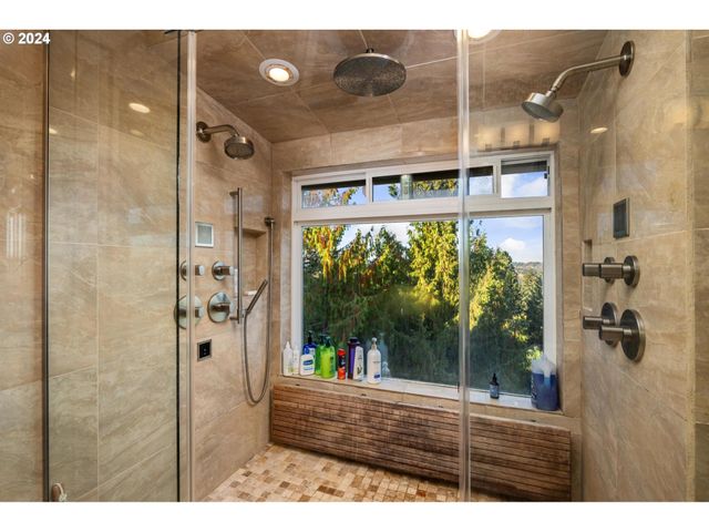 1060 UPPER DEVON Ln, Lake Oswego, OR 97034