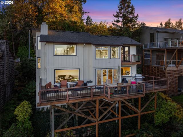 1060 UPPER DEVON Ln, Lake Oswego, OR 97034