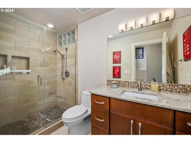 1060 UPPER DEVON Ln, Lake Oswego, OR 97034