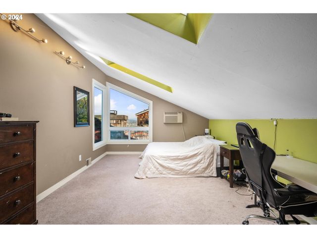 1060 UPPER DEVON Ln, Lake Oswego, OR 97034