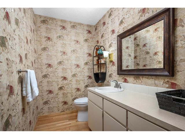 1060 UPPER DEVON Ln, Lake Oswego, OR 97034