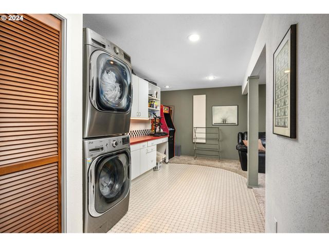 1060 UPPER DEVON Ln, Lake Oswego, OR 97034