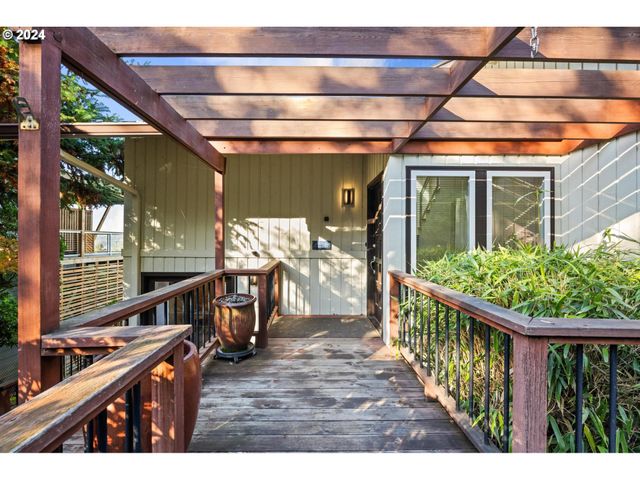 1060 UPPER DEVON Ln, Lake Oswego, OR 97034