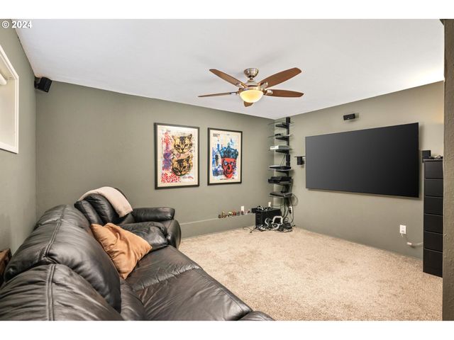 1060 UPPER DEVON Ln, Lake Oswego, OR 97034