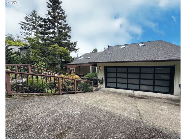 1060 UPPER DEVON Ln, Lake Oswego, OR 97034