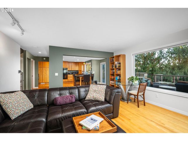 1060 UPPER DEVON Ln, Lake Oswego, OR 97034