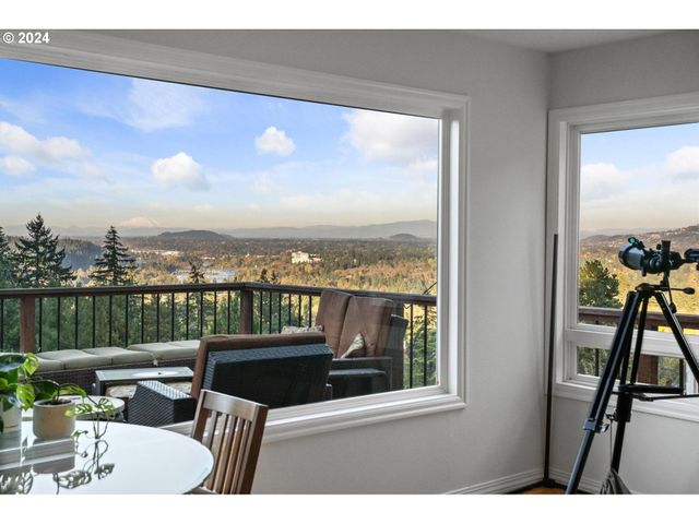 1060 UPPER DEVON Ln, Lake Oswego, OR 97034