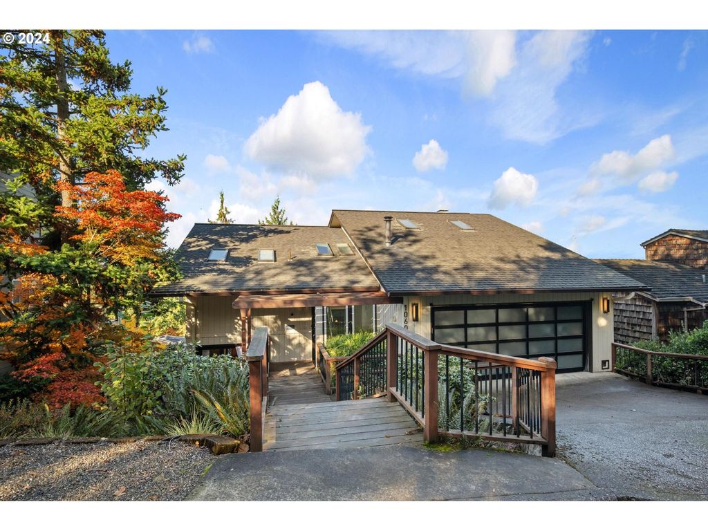 1060 UPPER DEVON Ln, Lake Oswego, OR 97034