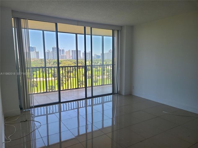 20335 W Country Club Dr 705, Aventura, FL 33180