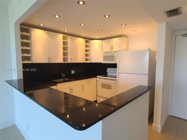 20335 W Country Club Dr 705, Aventura, FL 33180