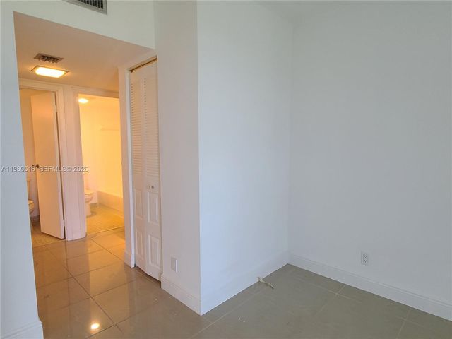 20335 W Country Club Dr 705, Aventura, FL 33180