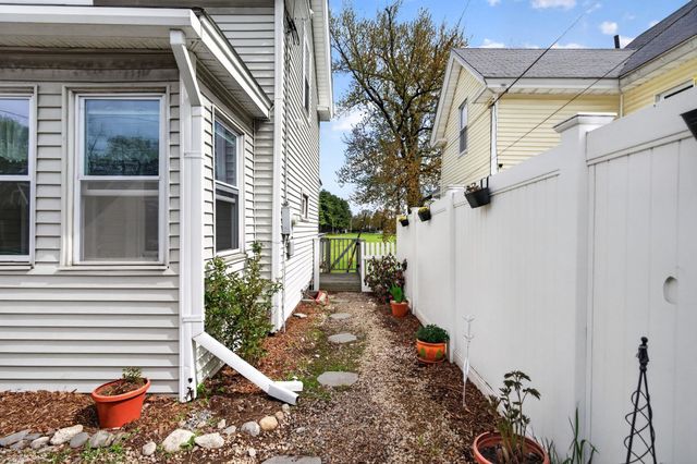16 Artillery Lane, Nashua, NH 03064