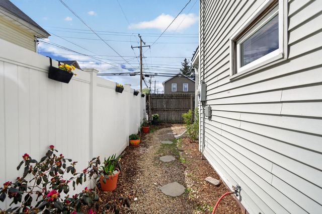 16 Artillery Lane, Nashua, NH 03064