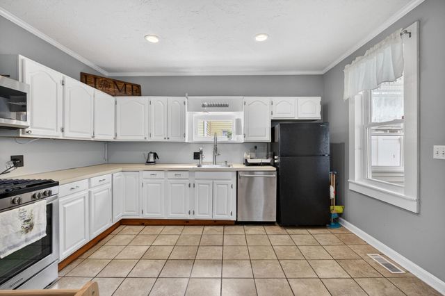 16 Artillery Lane, Nashua, NH 03064