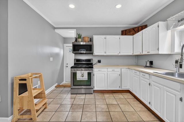 16 Artillery Lane, Nashua, NH 03064