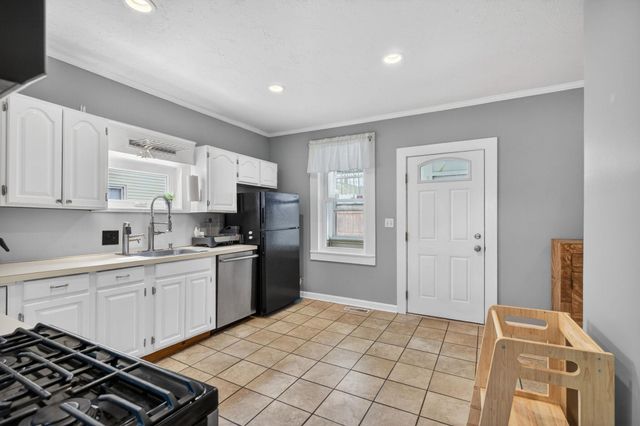 16 Artillery Lane, Nashua, NH 03064