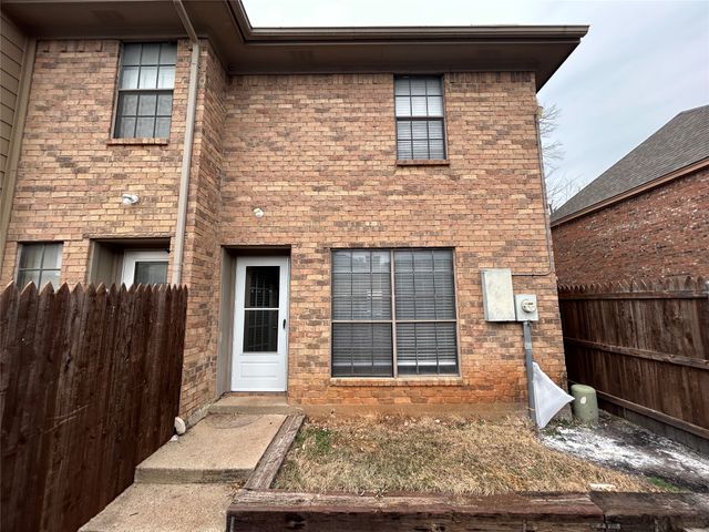 7425 Kingswood Drive, Fort Worth, TX 76133