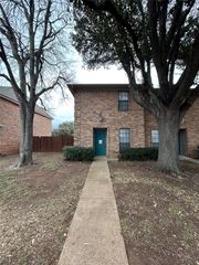 7425 Kingswood Drive, Fort Worth, TX 76133