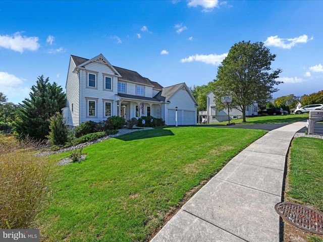 9 BULLRUSH LDG, Elizabethtown, PA 17022