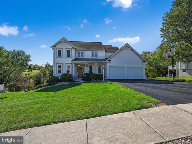 9 BULLRUSH LDG, Elizabethtown, PA 17022