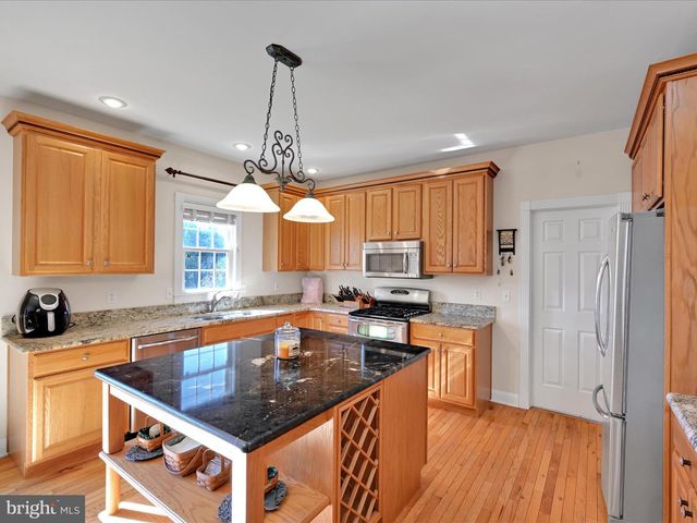 9 BULLRUSH LDG, Elizabethtown, PA 17022