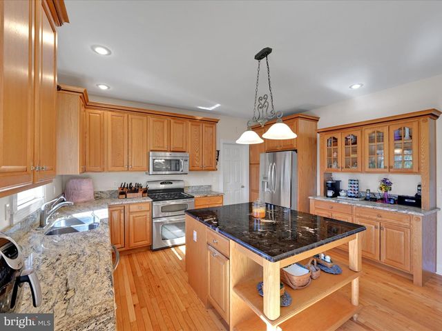9 BULLRUSH LDG, Elizabethtown, PA 17022
