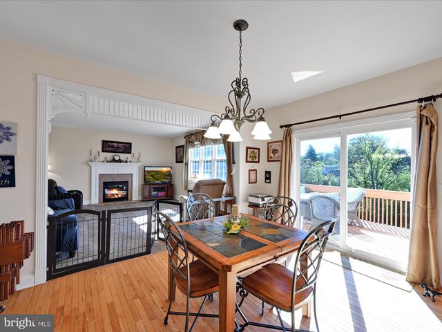 9 BULLRUSH LDG, Elizabethtown, PA 17022