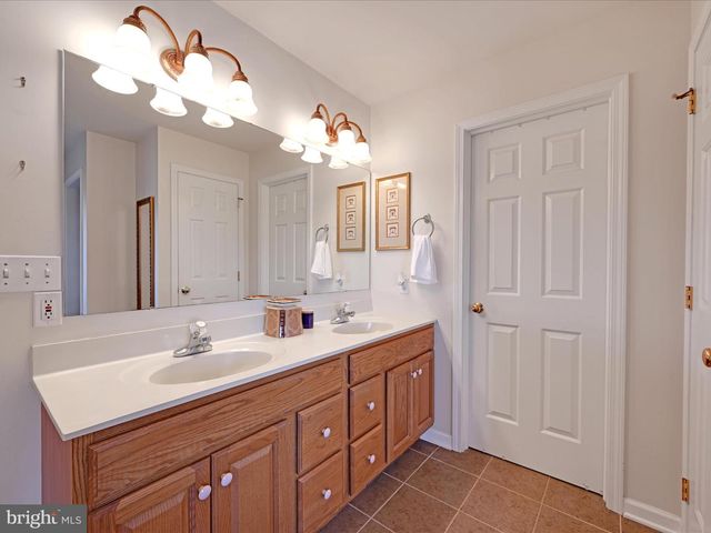 9 BULLRUSH LDG, Elizabethtown, PA 17022