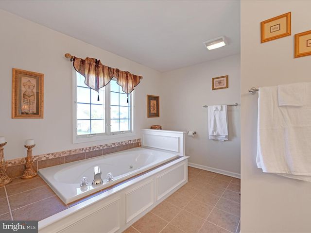 9 BULLRUSH LDG, Elizabethtown, PA 17022