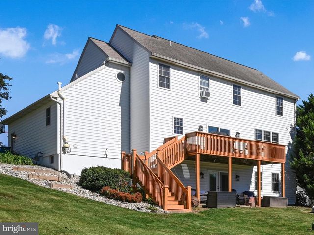 9 BULLRUSH LDG, Elizabethtown, PA 17022