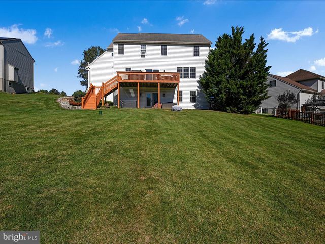 9 BULLRUSH LDG, Elizabethtown, PA 17022