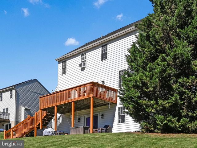 9 BULLRUSH LDG, Elizabethtown, PA 17022