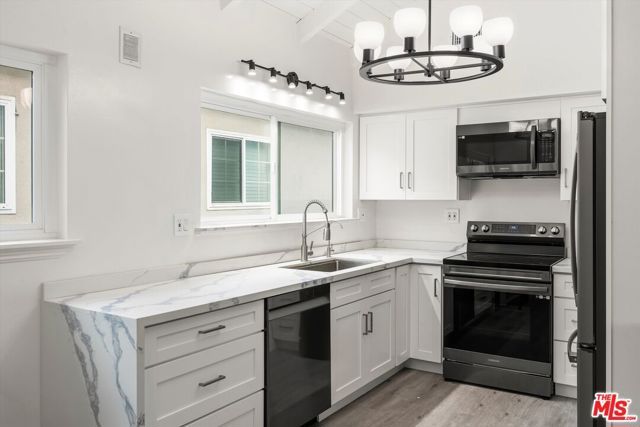211 Cypress Street, Newport Beach, CA 92661