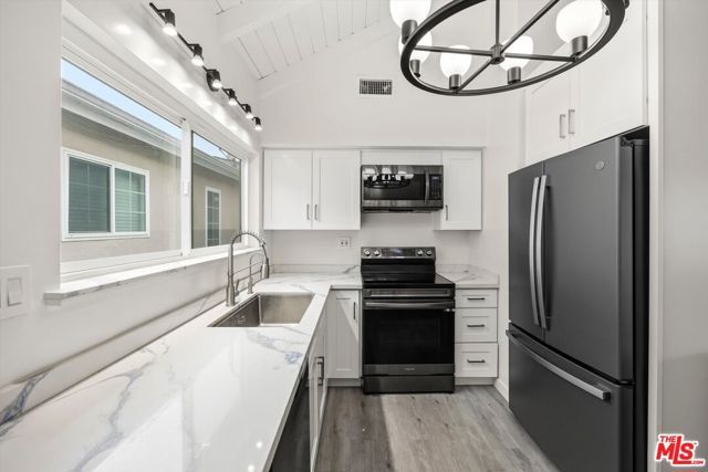 211 Cypress Street, Newport Beach, CA 92661