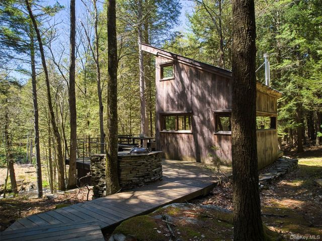 55 Woods Road, Barryville, NY 12719