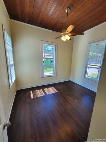 707 W CRAIG PL, San Antonio, TX 78212