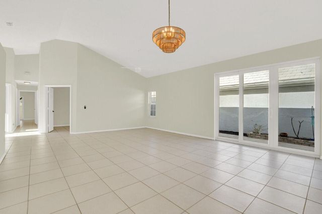 21 Selby Lane, Palm Beach Gardens, FL 33418