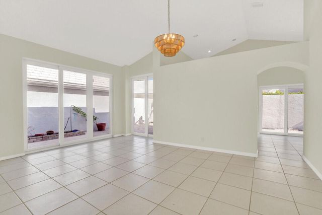 21 Selby Lane, Palm Beach Gardens, FL 33418