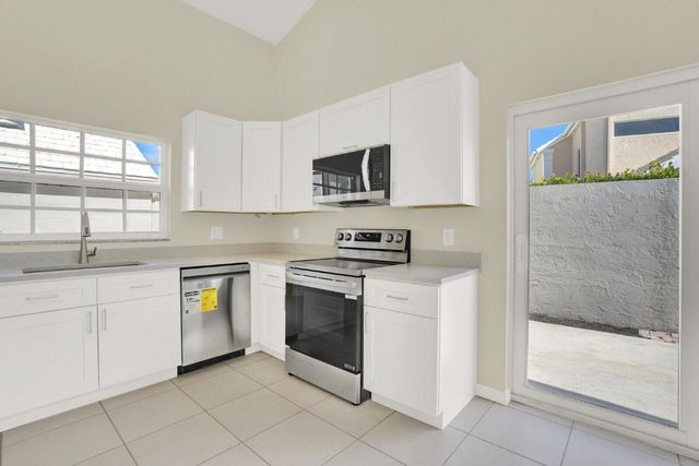 21 Selby Lane, Palm Beach Gardens, FL 33418