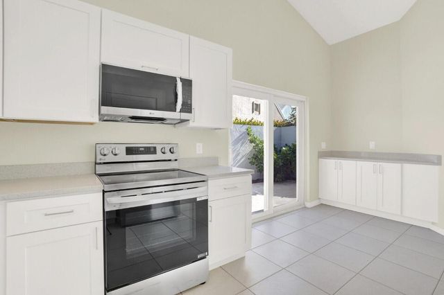 21 Selby Lane, Palm Beach Gardens, FL 33418