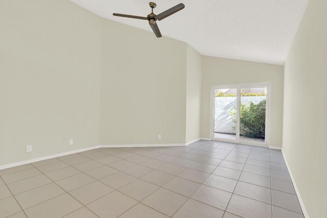 21 Selby Lane, Palm Beach Gardens, FL 33418