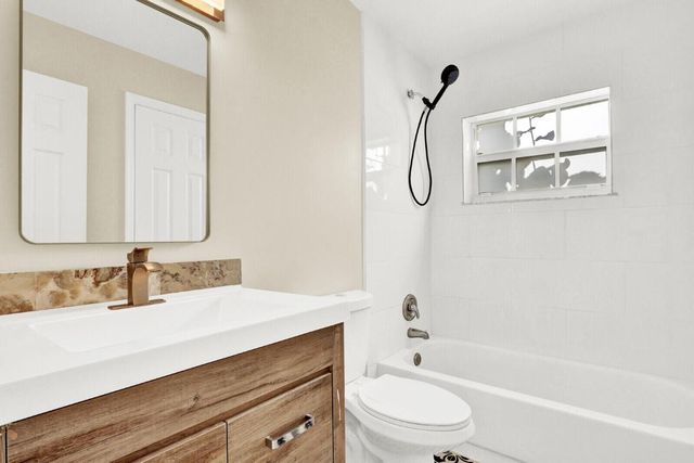 21 Selby Lane, Palm Beach Gardens, FL 33418