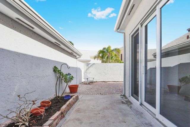 21 Selby Lane, Palm Beach Gardens, FL 33418