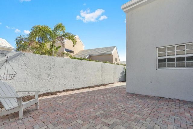 21 Selby Lane, Palm Beach Gardens, FL 33418