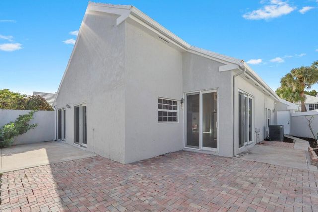 21 Selby Lane, Palm Beach Gardens, FL 33418