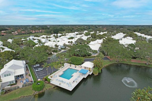 21 Selby Lane, Palm Beach Gardens, FL 33418